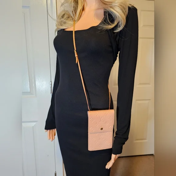 Authentic LOUIS VUITTON Vernis Walker Pink Tri-Fold Crossbody Wallet - Picture 4 of 14